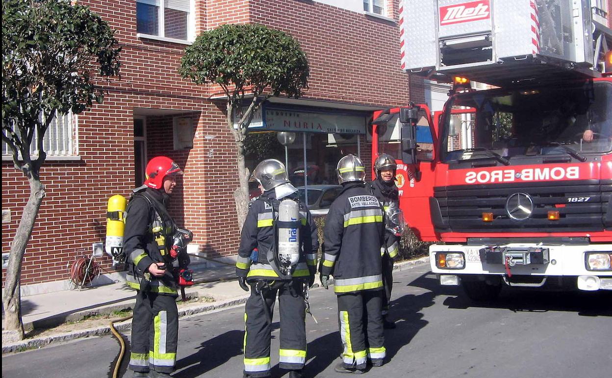 Sucesos Ingresadas dos personas afectadas por inhalación de humo en un